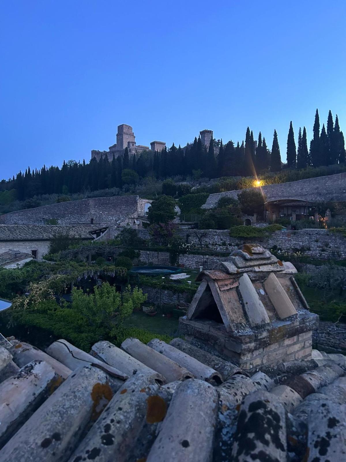 Monolocale L'Anfiteatro Romano Asís Exterior foto